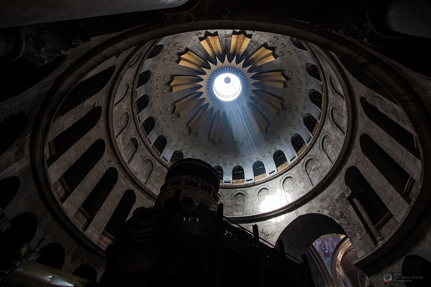 En el interior de una iglesia del barrio cristiano de la Ciudad Vieja amurallada de Jerusalén. Juan Ramón Jiménez