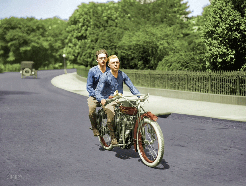 Dick O'Brien y Bud Baker, 2 estudiantes que recorrieron 10 mil millas durante 5 meses por la Costa Oeste, 1915. Shorpy