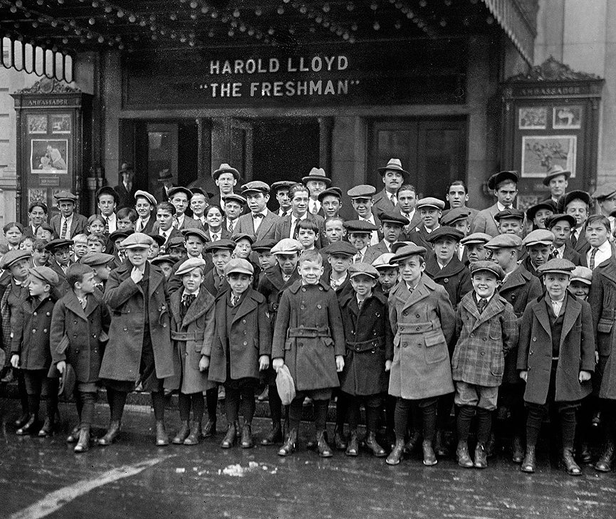 Huérfanos de la ciudad en el Teatro Ambassador de Washington en 1925. Shorpy