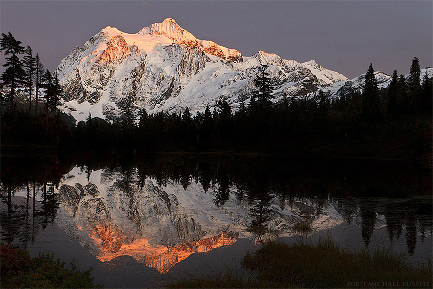 Monte Shuksan reflejado en el lago, Washington. Michael Russell