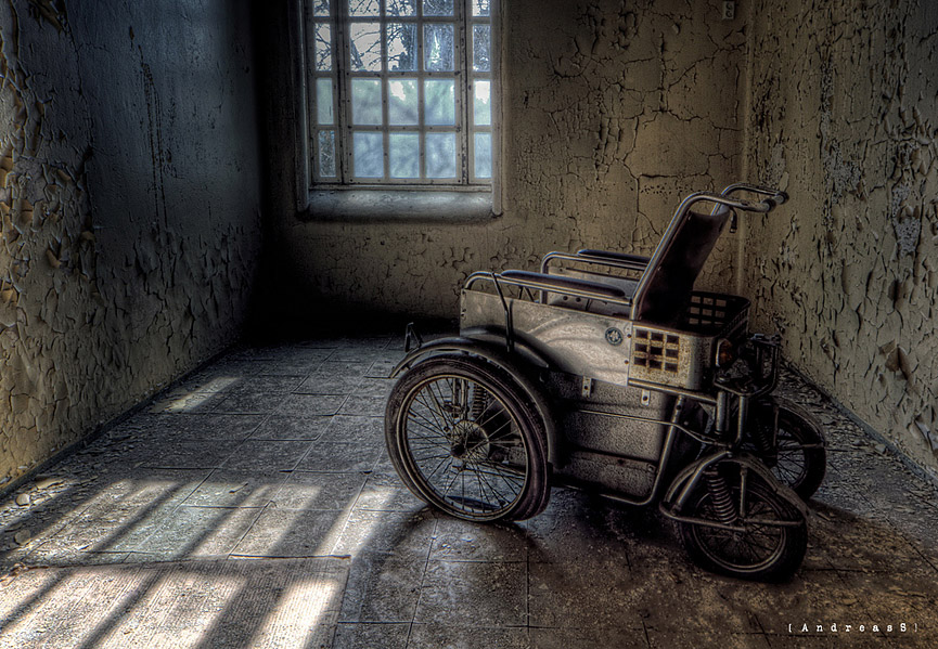 Silla de ruedas abandonada. Hospital Psiquiátrico Lier. Andreas S