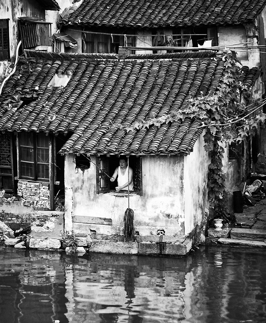 Pescando la cena desde la ventana de la cocina. Daan L