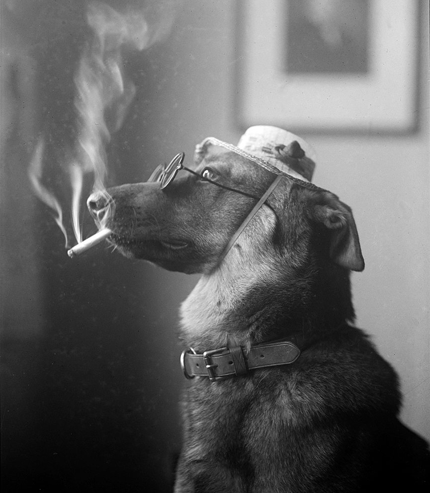 Fumando un cigarrillo, 1923. Biblioteca del Congreso