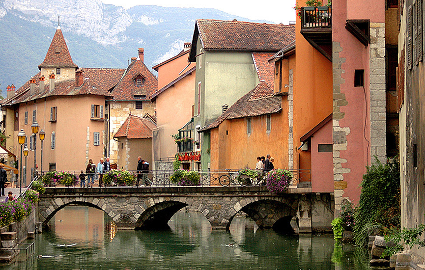 Vista de Annecy con los Alpes de fondo. Sigfrid López