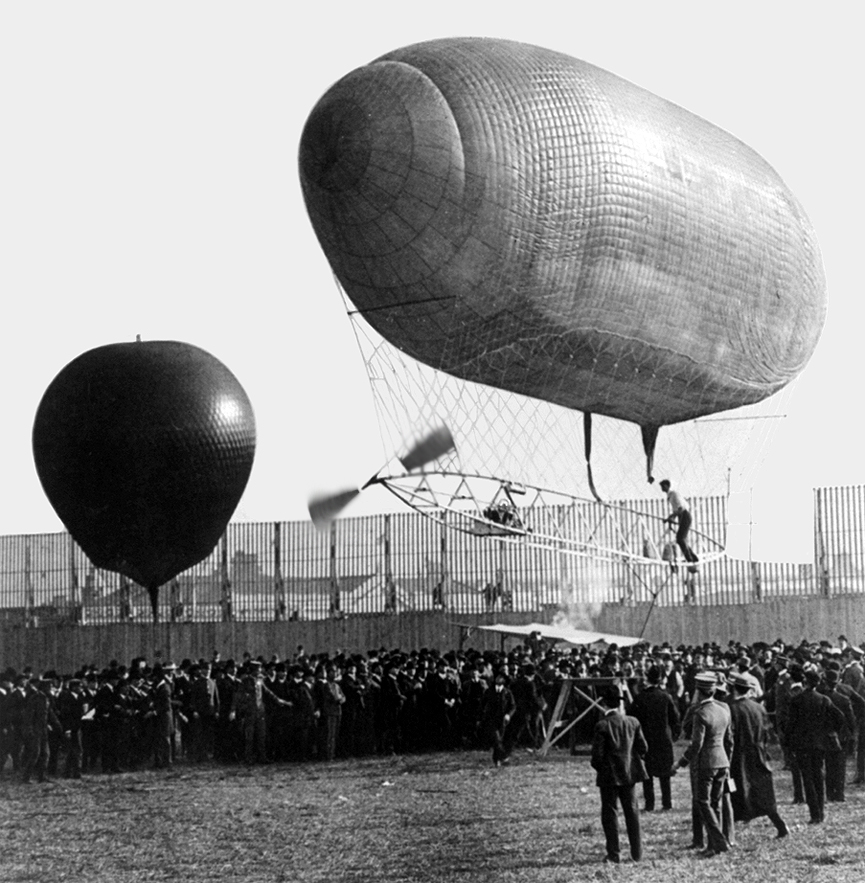 Roy Knabenshue en el California Arrow, diseñado por Thomas Scott Baldwin. San Louis, 1905. Librería del Congreso