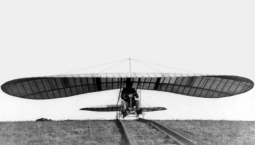 Con. Reinhardt in machine [glider] on track, 1911. Librería del Congreso