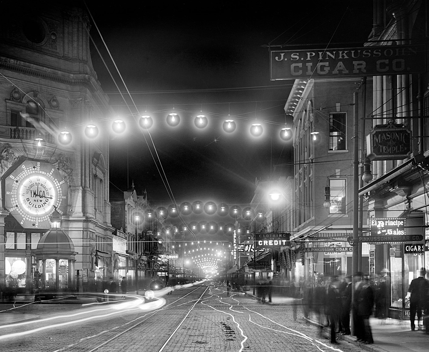 Las luces de la noche en King Street. Charleston, Carolina del Sur, en 1908. Detroit Publishing, Librería del Congreso