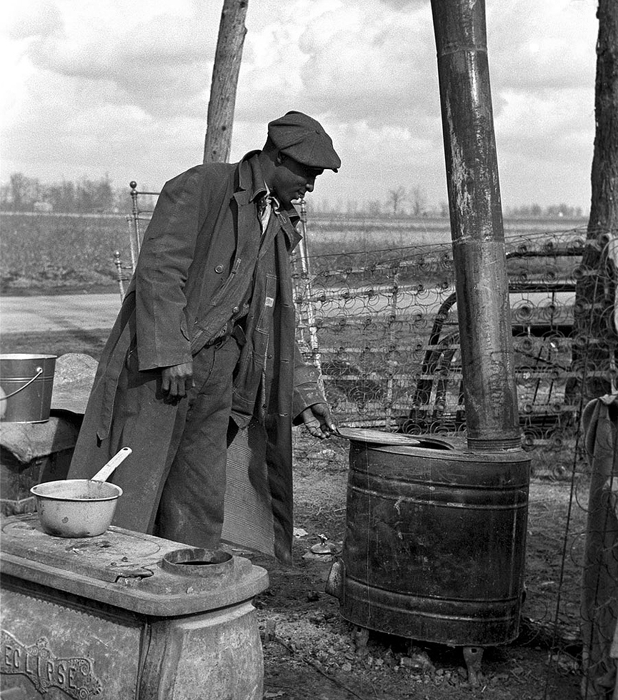 Un aparcero desalojado entre sus bienes en New Madrid County. Missouri, 1939. Libreria del Congreso