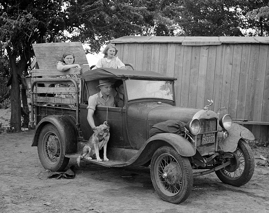 La migración de la familia Thomas, lista para partir hacia California, 1939. Libreria del Congreso