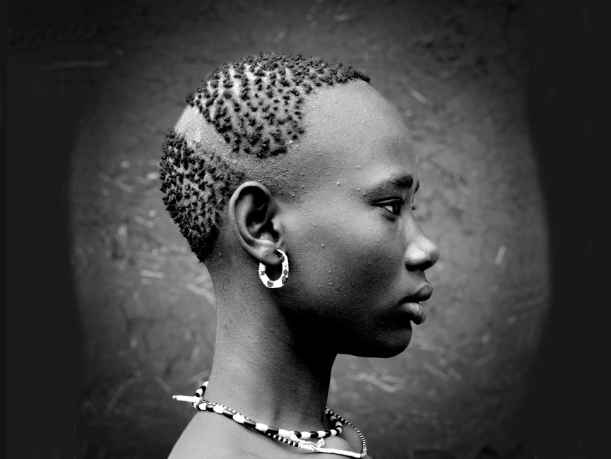 Joven de la tribu Omo, Etiopía © Eric Lafforgue