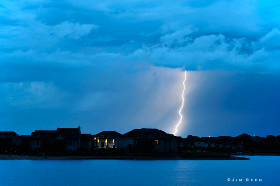 Rayo antes del amanecer. Jim Reed