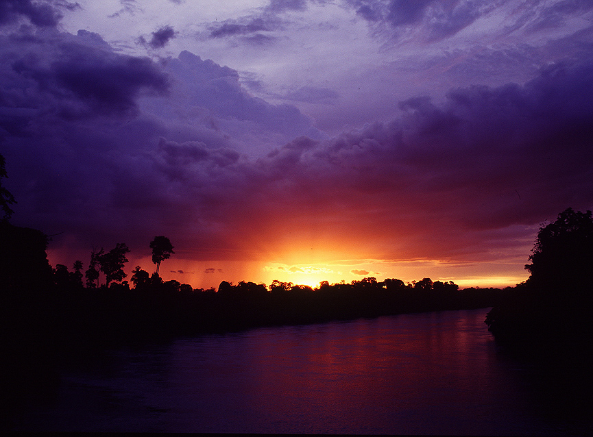 Puesta de sol en el rio Mekong. Mekong Cruises Pictures