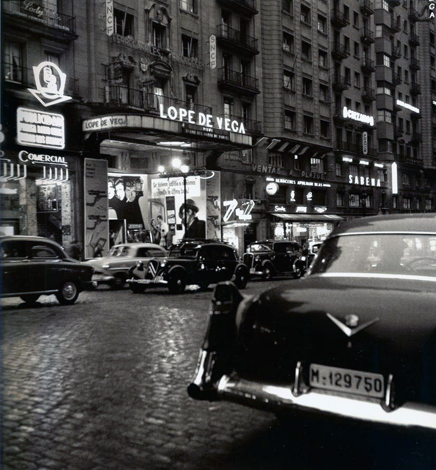 Visión nocturna de la calle Gran Vía. 1950