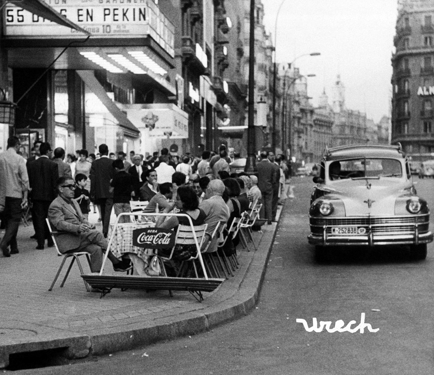 Terraza en la Gran Vía. 1964