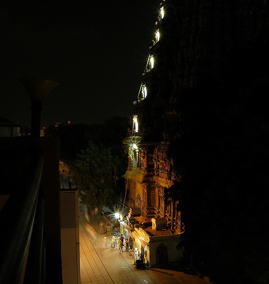 Entrada al templo por la Torre Norte. Techprotocol