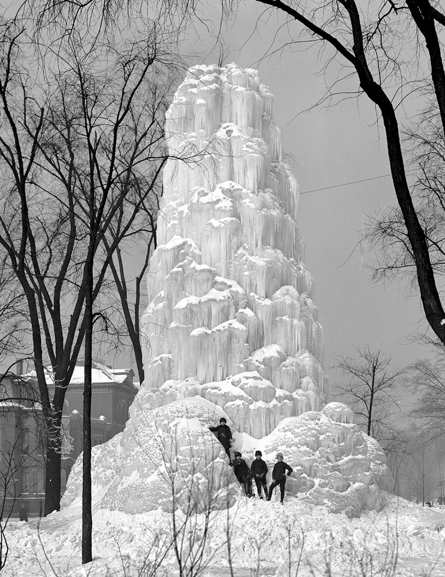 Fuente congelada en Detroit. Michigan, 1904. Shorpy