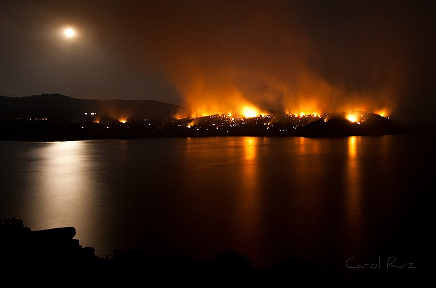 Incendio en Cala Xarraca, Ibiza. Buskndo1luna