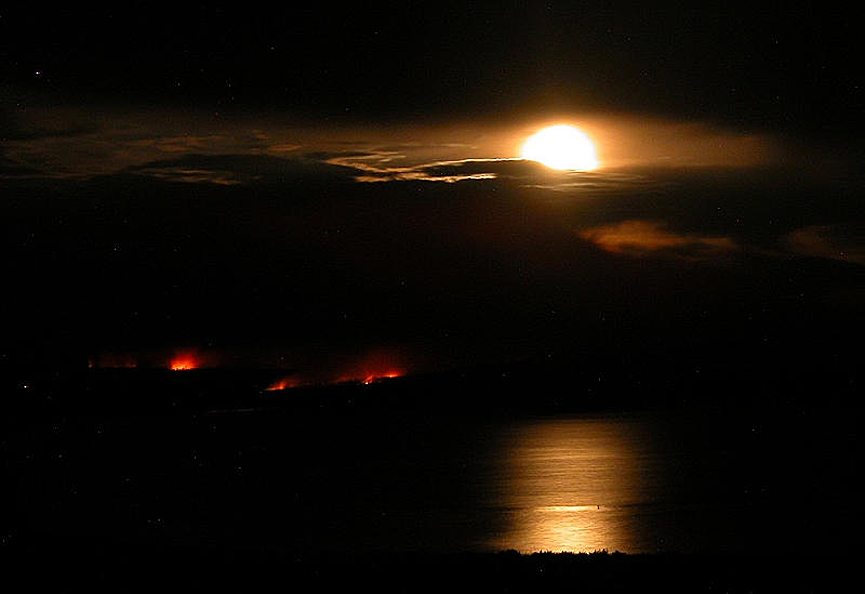 Incendio en Yellowstone, visto desde el otro lado del lago. Clay Cartwright