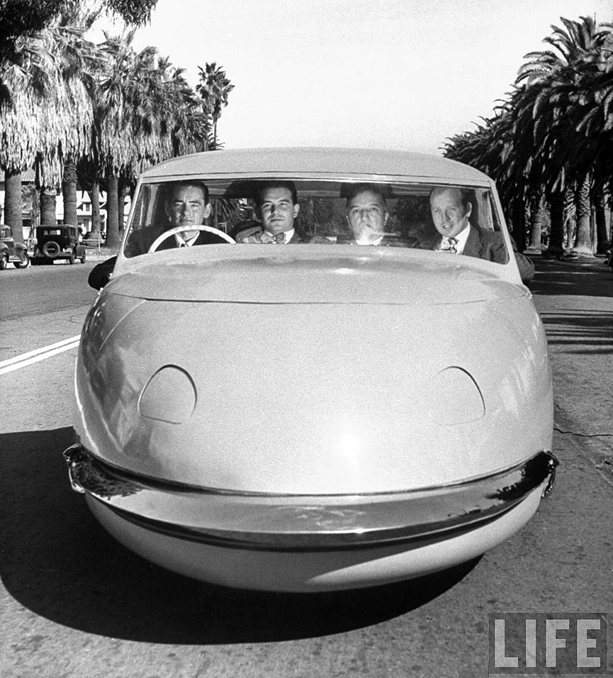 Vehículo de tres ruedas de la compañía Davis Motor Car. Los Ángeles, California, en 1947. Allan Grant, Life