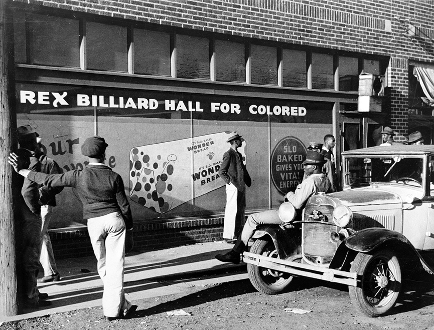 Sala de billar, solo para negros, en Memphis, Tennessee en 1939. Biblioteca del Congreso